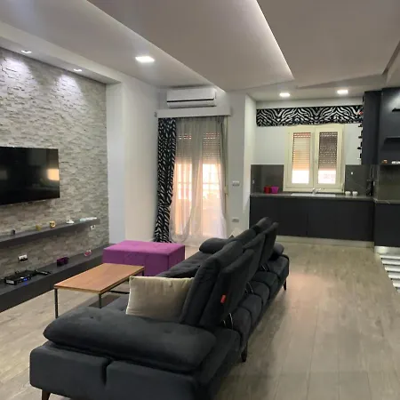 Luxury דירה